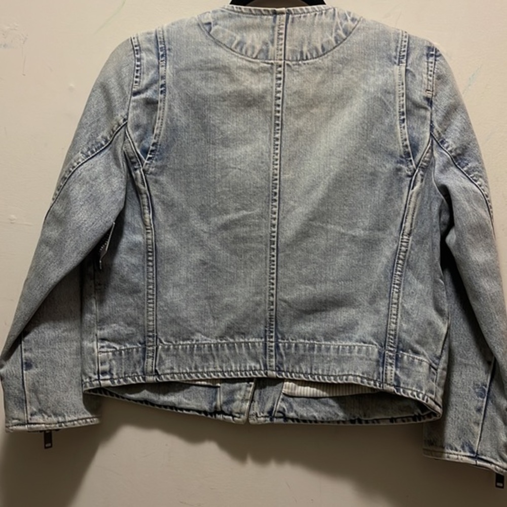 Women’s Gap Denim Jacket Fit Medium Wash Size Med… - image 2